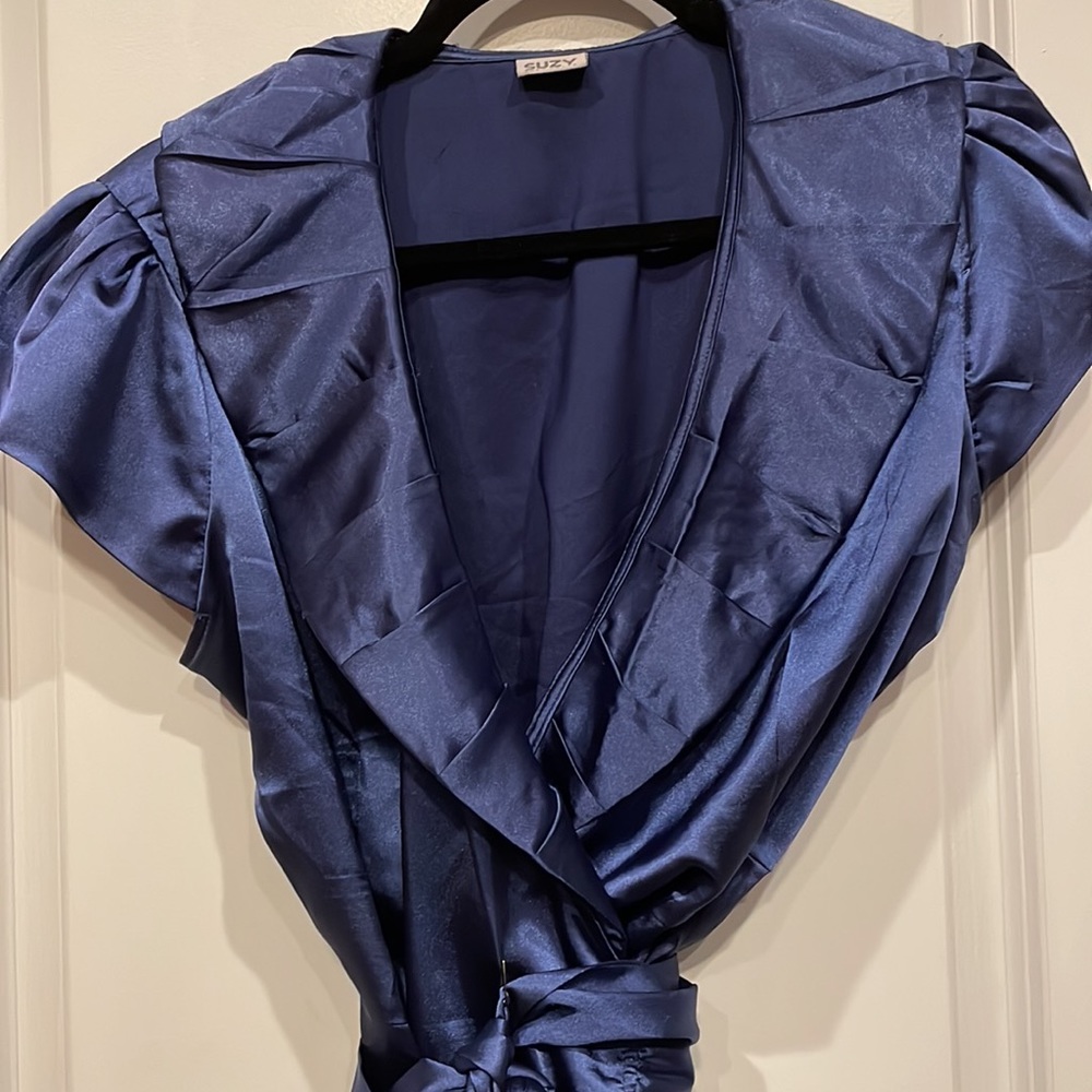 Ladies wrap blouse. - Picture 2 of 3